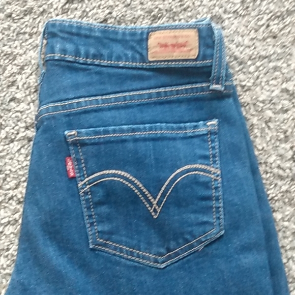 Size 5 Levi's superlow boot cut new without tags - Picture 2 of 9
